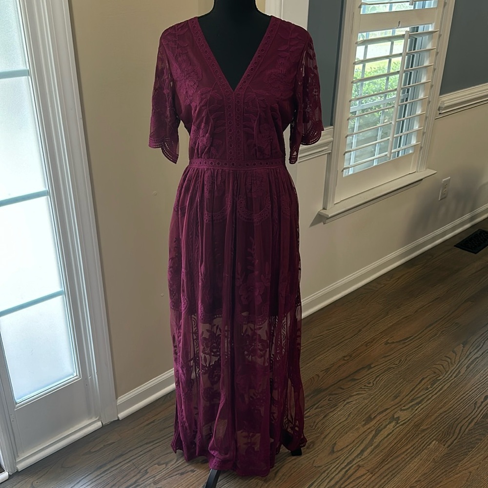 EUC wine colored lace detailed dress/wedding guest/special occasion